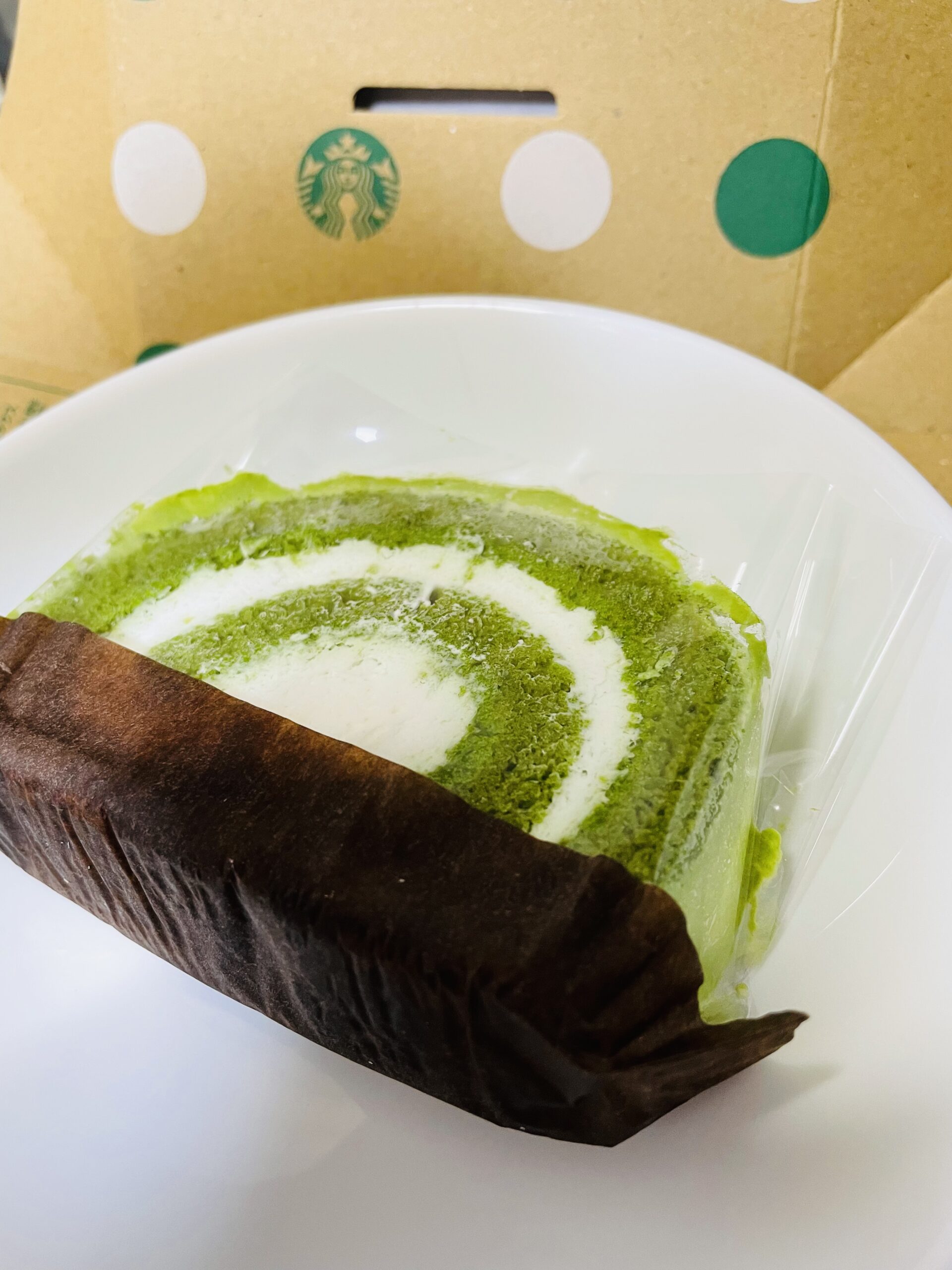 スターバックス　抹茶の米粉ロールケーキ